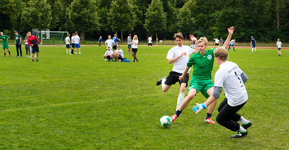 Fußballspielen beim Hochschulsport an der Uni Potsdam | Foto: Thomas Roese Fußballspielen beim Hochschulsport an der Uni Potsdam | Foto: Thomas Roese