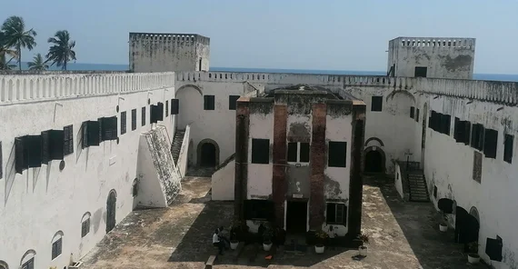 Elmina Castle: View of the inner courtyard of the soldiers