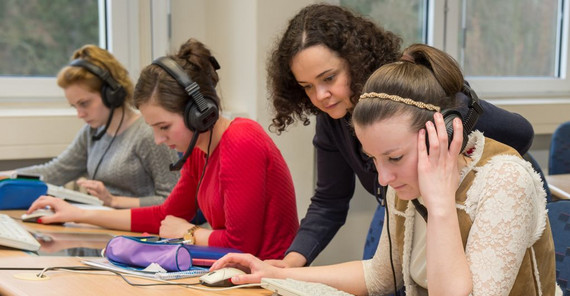 Mit einem Stipendium studiert es sich leichter. Foto: Karla Fritze Mit einem Stipendium studiert es sich leichter. Foto: Karla Fritze