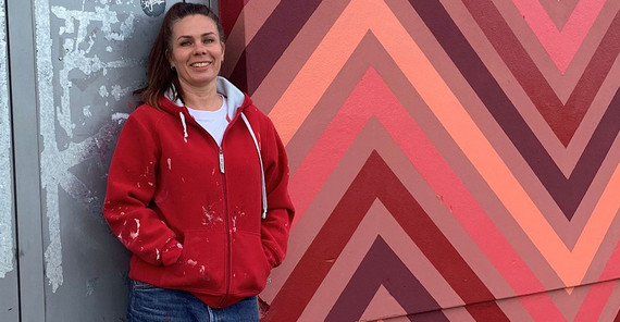 Maja Dierich-Hoche vor dem Kesselhaus Maja Dierich-Hoche vor dem Kesselhaus. Das Foto ist von Antje Horn-Conrad.