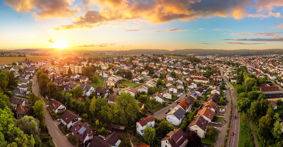 „Cities are home, and they bear potential for identification.” says Tomas Vellani. Bird's eye view of the city. The photo is from AdobeStock/Smileus.