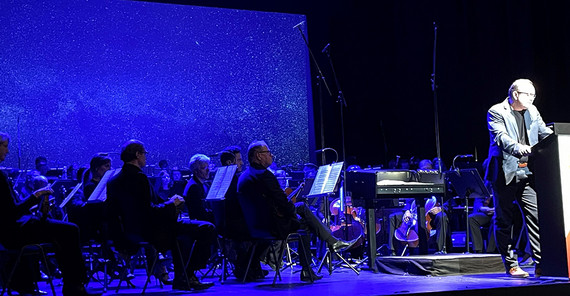 Prof. Markus Schladebach referiert zu Fragen des Weltraumrechts. Prof. Markus Schladebach referiert zu Fragen des Weltraumrechts.