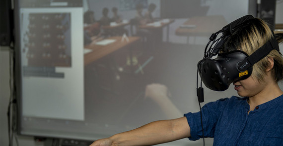 Die Virtual-Reality-Brille im Einsatz. | Foto: Tobias Hopfgarten Die Virtual-Reality-Brille im Einsatz. | Foto: Tobias Hopfgarten