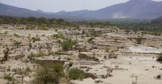 The Olorgesailie Basin in the Kenya Rift Valley, part of the Eastern Branch of the East African Rift System. In the background the high topography of the Rift’s border faults. | Photo: Corinna Kalich, University of Potsdam The Olorgesailie Basin in the Kenya Rift Valley, part of the Eastern Branch of the East African Rift System. In the background the high topography of the Rift’s border faults. | Photo: Corinna Kalich, University of Potsdam