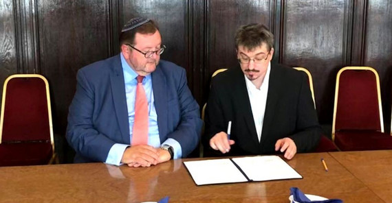 Foto: Der Direktor der School of Jewish Theology, Rabbiner Prof. Dr. Walter Homolka (links), und der Rektor des Budapester Landesrabbinerseminars, Dr. Karl Vajda. Foto: School of Jewish Theology. Foto: Der Direktor der School of Jewish Theology, Rabbiner Prof. Dr. Walter Homolka (links), und der Rektor des Budapester Landesrabbinerseminars, Dr. Karl Vajda. Foto: School of Jewish Theology.