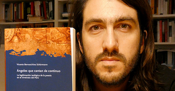Dr. Vicente Bernaschina Schürmann - und sein Buch „Ángeles que cantan de continuo - la legitimación teológica de la poesía en el virreinato del Perú“. Foto: privat. Dr. Vicente Bernaschina Schürmann - und sein Buch „Ángeles que cantan de continuo - la legitimación teológica de la poesía en el virreinato del Perú“. Foto: privat.