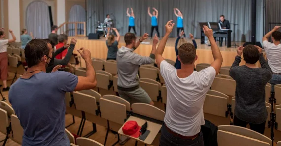 Jubiläums-Pausenexpress im Audimax mit dem Präsidenten, Prof. Dr. Oliver Günther, am Klavier | Foto: Thomas Roese