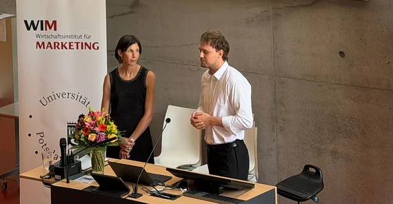 Prof. Uta Herbst und Tobias Römer bei der Vorstellung der Studienergebnisse.