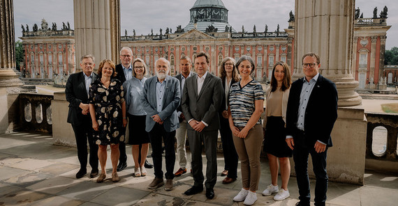 Delegation of the University of South-Eastern Norway (USN) with the President of the UP Delegation of the University of South-Eastern Norway (USN) with the President of the University of Potsdam, Prof. Oliver Günther, Ph.D. (5th from right), and the Vice President for International Affairs and Fundraising, as well as the President's Representative for the European Digital UniverCity - EDUC, Prof. Dr. Florian J. Schweigert (at left).