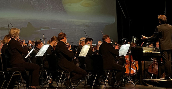 Die Berliner Symphoniker spielen DIE PLANETEN von Gustav Holst Berliner Symphoniker auf der Bühne