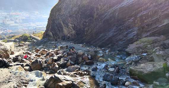 Die Sonden für die Abflussmessung werden wieder eingesammelt. Die Sonden für die Abflussmessung werden wieder eingesammelt.