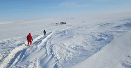Walking back to the base camp after a long day of measuring. Photo: Stephan Schennen.