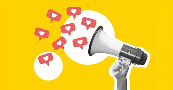 Symbolbild: Megafon von einer Hand in die Luft gereckt aus dem Sprechblasen mit Herzen kommen.