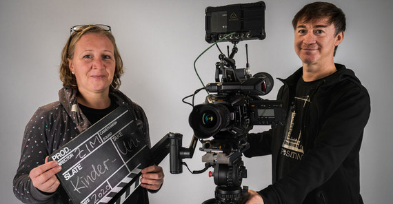 Friederike Schommler und André Andraschek – Filmemachen für die digitale Kinder-Universität ist mehr als ein Job | Foto: Kaya Neutzer Friederike Schommler und André Andraschek – Filmemachen für die digitale Kinder-Universität ist mehr als ein Job | Foto: Kaya Neutzer