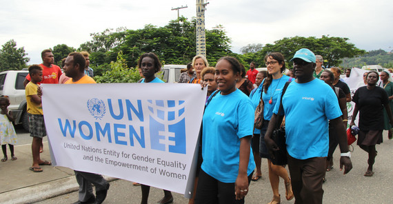 Demonstrierende beim Internationalen Frauentag 2014. Foto: Wikimedia/UN WOMEN Pacific Demonstrierende beim Internationalen Frauentag 2014. Foto: Wikimedia/UN WOMEN Pacific