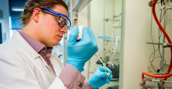 Dr. Matthias Hartlieb im Labor | Foto: Tobias Hopfgarten Dr. Matthias Hartlieb im Labor | Foto: Tobias Hopfgarten