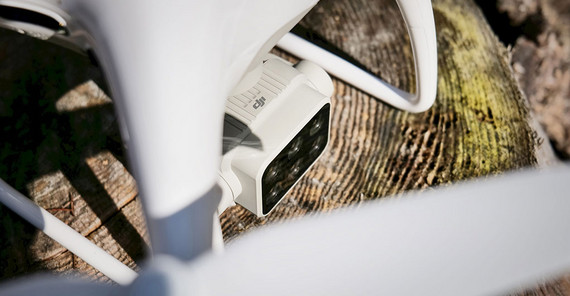 Drohnen sind flexibel einsetzbar und lassen sich mit verschiedenen Sensoren ausstatten. Nahaufnahme einer Drohne. Das Foto ist von Jonas Zeidler.