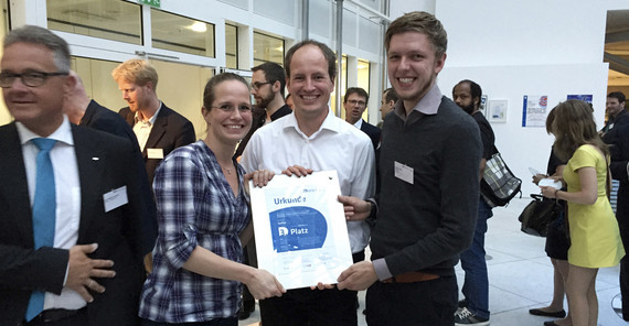 Das drittplatzierte Gründerteam „Synfioo GbR“ auf der Prämierungsfeier des 20. Businessplan-Wettbewerb Berlin-Brandenburg (BPW). Foto: Patrick Bröker Das drittplatzierte Gründerteam „Synfioo GbR“ auf der Prämierungsfeier des 20. Businessplan-Wettbewerb Berlin-Brandenburg (BPW). Foto: Patrick Bröker