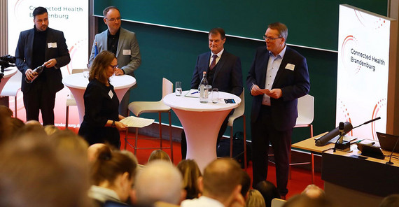 Podiumsdiskussion bei der Connected Health Brandenburg 2024 Podiumsdiskussion bei der Connected Health Brandenburg 2024