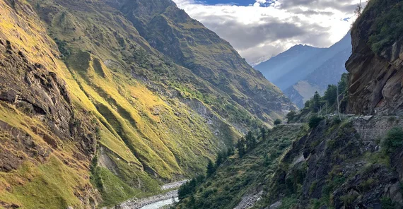 Einer von vielen Erdrutschen in der Region.