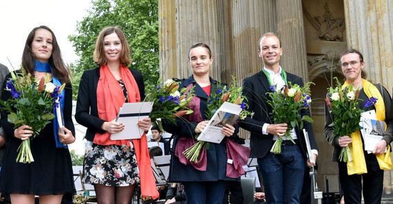 Preisträger bei der Absolventenverabschiedung 2016 (Foto: Karla Fritze) Preisträger bei der Absolventenverabschiedung 2016 (Foto: Karla Fritze)