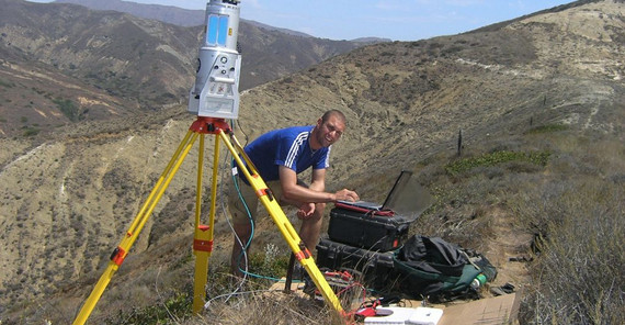 Bei Messungen zur Erosionsbestimmungen auf dem Santa Cruz Island (USA), Foto: Bodo Bookhagen Bei Messungen zur Erosionsbestimmungen auf dem Santa Cruz Island (USA), Foto: Bodo Bookhagen