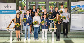 Die diesjährigen Preisträgerinnen und -träger der Dr. Hans Riegel-Fachpreise.