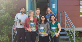 Gruppenfoto mit sechs Forschenden bei einer Preisverleihung