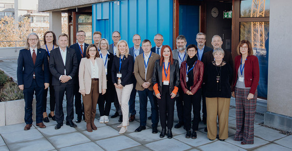 Die Universitätspräsidentinnen und -präsidenten der YERUN-Hochschulen und der YERUN-Vorstand. Die Universitätspräsidentinnen und -präsidenten der YERUN-Hochschulen und der YERUN-Vorstand in Konstanz auf der Generalversammlung am 11. Oktober 2024.