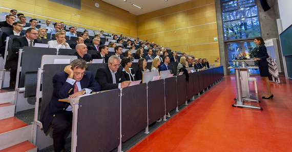 Prof. Dr. Uta Herbst, die Gründerin der Negotiation Academy Potsdam, beim fünfjährigen Jubiläum der NAP. Foto: Tobias Hopfgarten. Prof. Dr. Uta Herbst, die Gründerin der Negotiation Academy Potsdam, beim fünfjährigen Jubiläum der NAP. Foto: Tobias Hopfgarten.