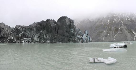 Blick auf den Lituya Gletscher: Noch ragt die Eisfront etwa 40 bis 50 Meter aus dem Wasser. Blick auf den Lituya Gletscher: Noch ragt die Eisfront etwa 40 bis 50 Meter aus dem Wasser.