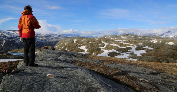 John D. Jansen bei der Entnahme von Gesteinsproben in Jotunheimen, Norwegen. Foto: D.L. Egholm. John D. Jansen bei der Entnahme von Gesteinsproben in Jotunheimen, Norwegen. Foto: D.L. Egholm.