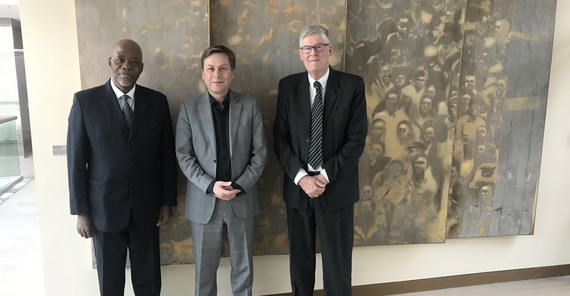 Der südafrikanische Botschafter Phumelele Stone Sizani mit Unipräsident Oliver Günther und Der südafrikanische Botschafter Phumelele Stone Sizani mit Unipräsident Oliver Günther und