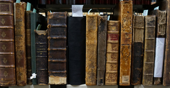 Die Judaica-Sammlung der Universitätsbibliothek. Foto: Bastian Wiesemann. Die Judaica-Sammlung der Universitätsbibliothek. Foto: Bastian Wiesemann.