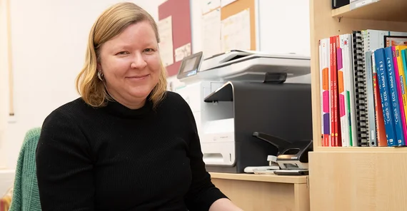 Annett Wadewitz im Büro