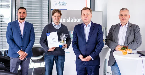 Dr. Niklas Allroggen hat ein Projekt zur „Klassifizierung von Georadardaten zur automatisierten Zustandserfassung von Bahntrassen“. | Foto: Tilo Bergemann