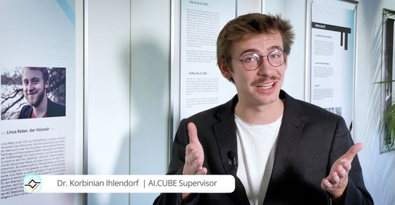 Das Bild zeigt Dr. Korbinian Ihlendorf, AI.CUBE-Supervisor. Das Foto ist von MIZ Babelsberg.