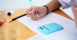 Die Sprache der Mathematik ist international | Foto: AdobeStock/smolaw11