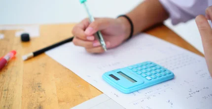 Die Sprache der Mathematik ist international | Foto: AdobeStock/smolaw11