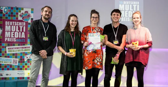 Bei mb21-Preisverleihung (v.l.n.r.): Thomas Hartmann (Kinder- und Jugendfilmzentrum), Birte Rauch, Patricia Bednasch, Erik Veenstra, Clara Marz. Foto: Steffen Haas, Medienkulturzentrum Dresden