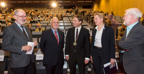 Pr Präsident Prof. Oliver Günther, Ph.D. mit dem Festredner Prof. Dr. Karl Ulrich Mayer (Bildmitte) und Prof. Dr. Katharina Hölzle (Potsdam Transfer), Wissenschaftsminister a.D. Hinrich Enderlein (r.) und Prof. Dr. Dieter Wagner (Universitätsgesellschaft e.V.).