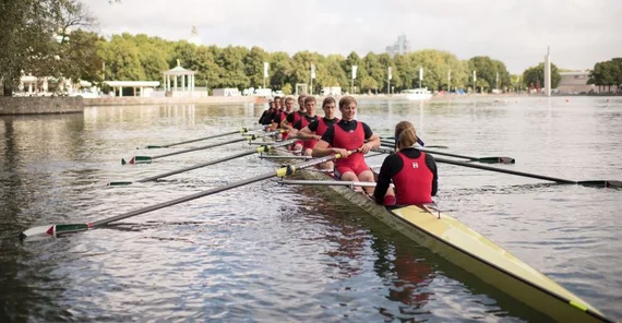 Studierende bei Ruderwettkämpfen des Allgemeinen Deutschen Hochschulsportverbands (Foto: adh)