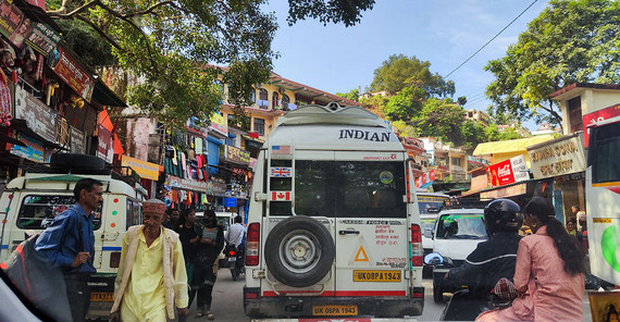 Das Leben findet auf der Straße statt. Impression aus Rudraprayag. Das Leben findet auf der Straße statt. Impression aus Rudraprayag.