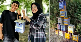 SDA-Teilnehmende zeigen Nistkasten (links) / Alle fertigen Nistkästen (rechts)