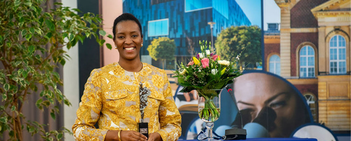 Universität Potsdam gratuliert ihrer Alumna  Dr. Elisabeth Kanzeza zum Bundesverdienstkreuz - 