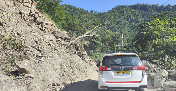 Einer der vielen Hangrutsche entlang unserer Route. Einer der vielen Hangrutsche entlang unserer Route.