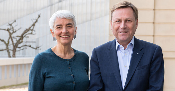 Die Direktorin des Jüdischen Museums Berlin (JMB) Hetty Berg und Uni-Präsident Prof. Oliver Günther Die Direktorin des Jüdischen Museum Berlin (JMB) Hetty Berg und der Präsident der Universität Potsdam Prof. Oliver Günther, Ph.D.