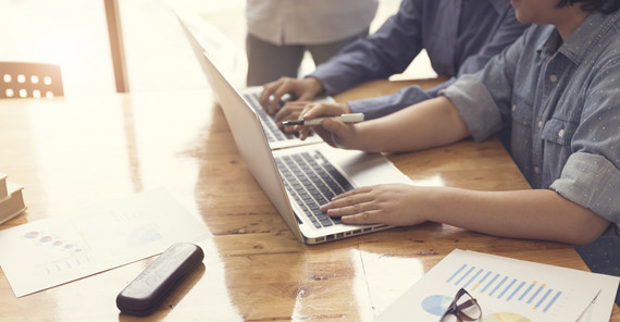 Gemeinsam am Computer lernen liegt im Trend. Foto: 88studio/fotolia.com Gemeinsam am Computer lernen liegt im Trend. Foto: 88studio/fotolia.com