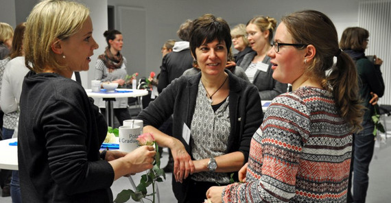Bei einem Netzwerktreffen des Programms Mentoring für Frauen (Foto: Career Service) Bei einem Netzwerktreffen des Programms Mentoring für Frauen (Foto: Career Service)