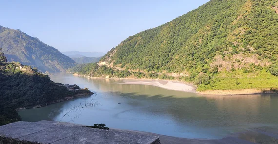 Der Stausee von Srinagar am Morgen.